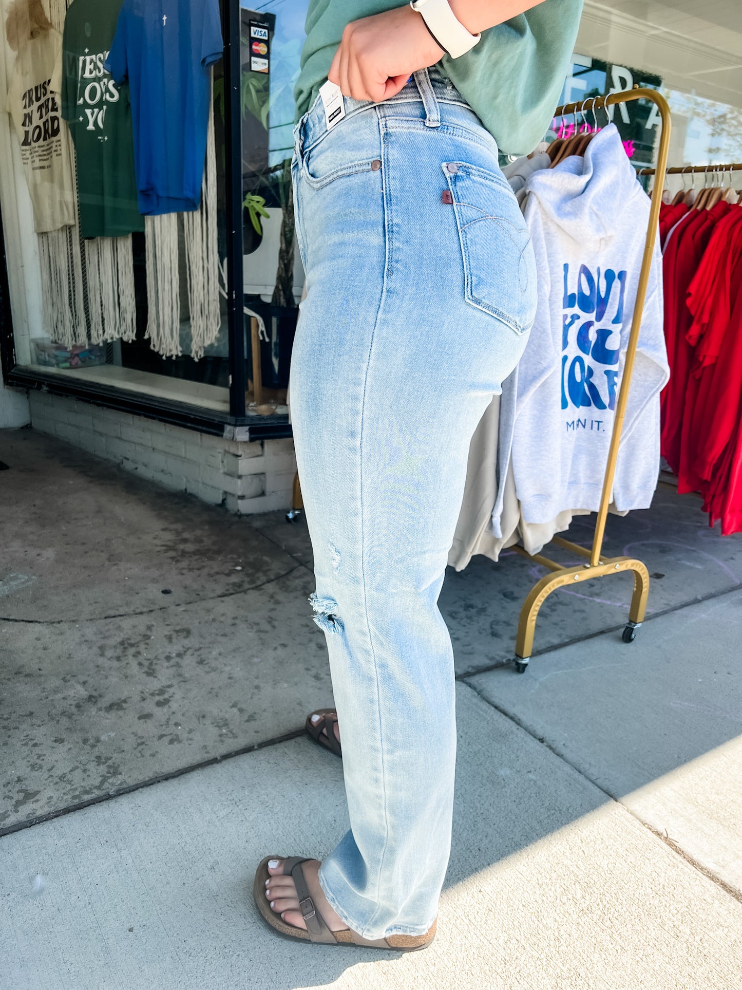 Lateral Gig | Brynn Light Wash Judy Blue 90's Straight Distressed Back Rip Denim Jeans