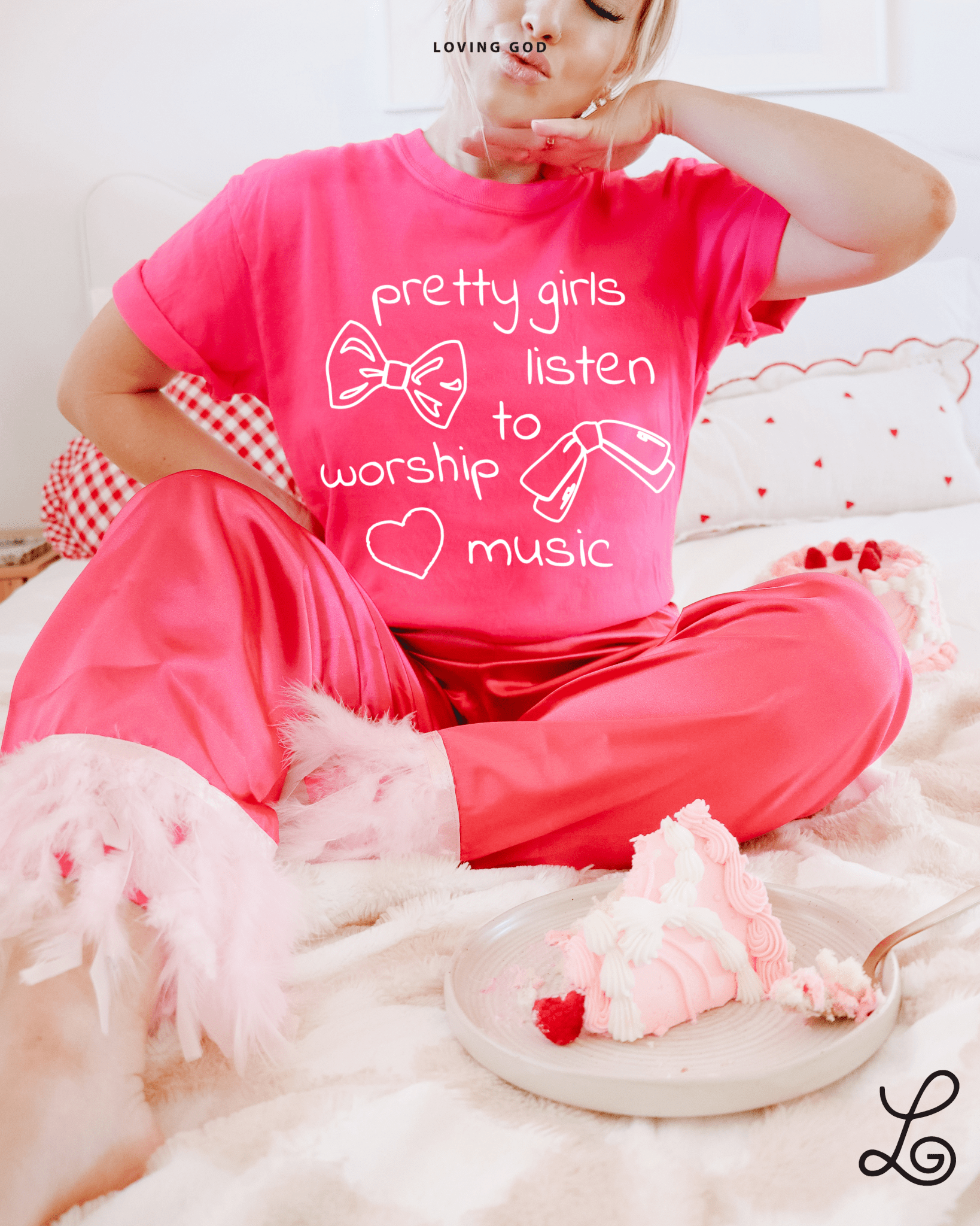 Loving God Pretty Girls Listen to Worship Music Tshirt Comfort Colors Christian Girls Womenswear Faith Love Hope Oversized Trendy - Loving God